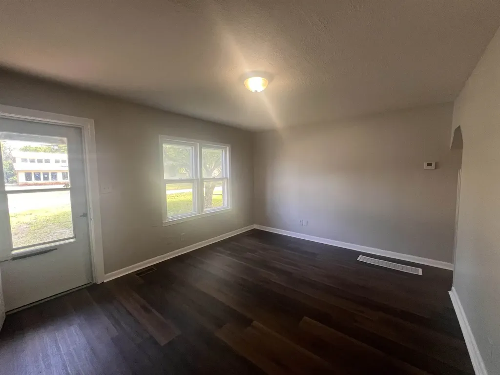 825 W 33rd N Wichita KS 67204