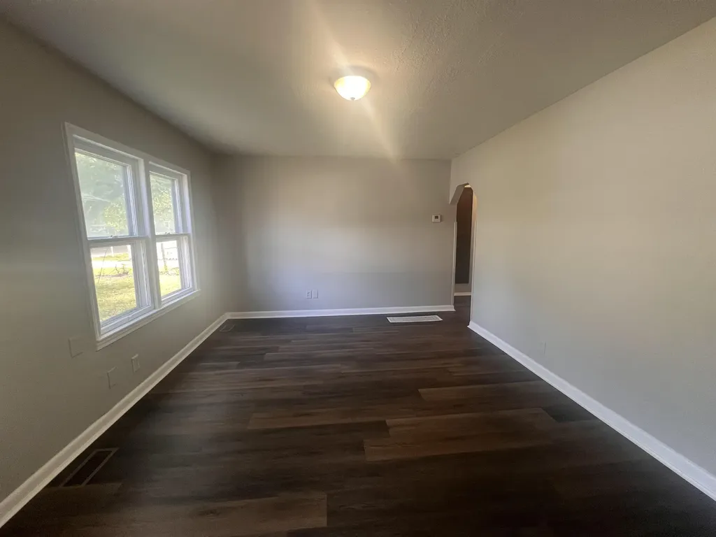 825 W 33rd N Wichita KS 67204