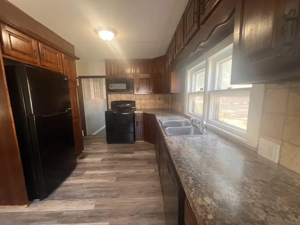 825 W 33rd N Wichita KS 67204