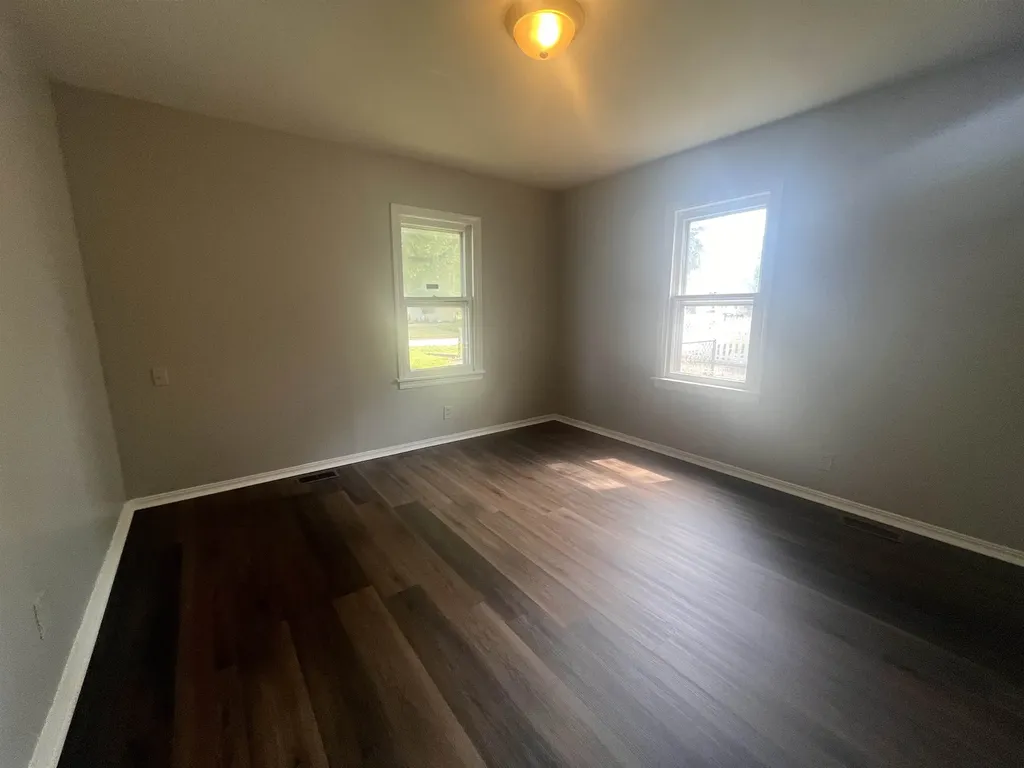 825 W 33rd N Wichita KS 67204