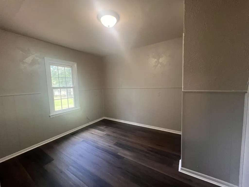 825 W 33rd N Wichita KS 67204