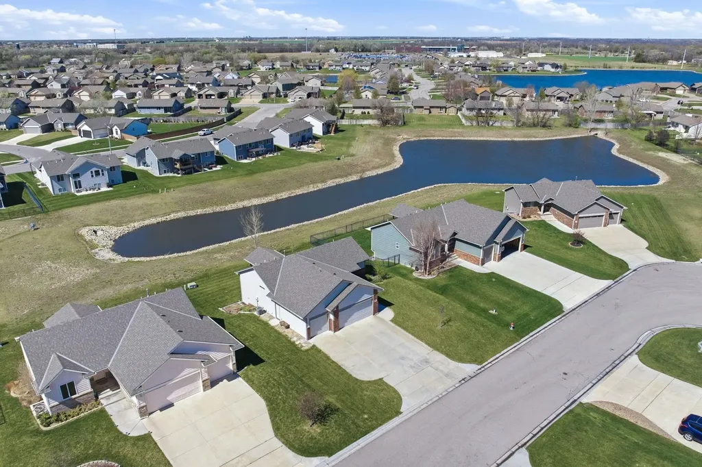 1709 N Thoroughbred Circle Wichita KS 67235