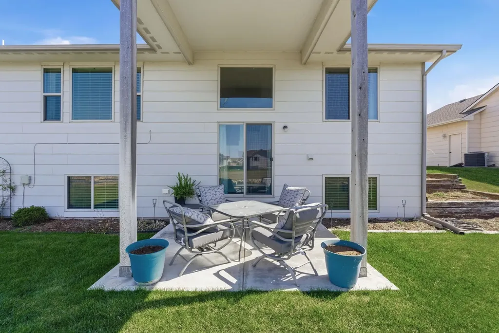 1709 N Thoroughbred Circle Wichita KS 67235