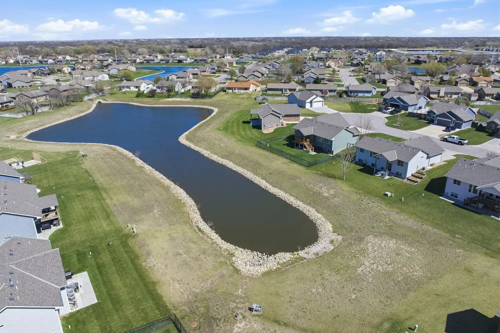 1709 N Thoroughbred Circle Wichita KS 67235