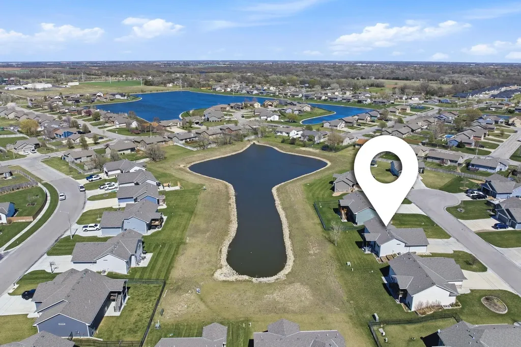 1709 N Thoroughbred Circle Wichita KS 67235