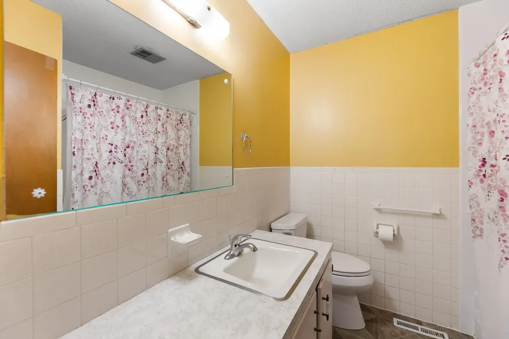 320 S 1st Avenue Clearwater KS 67026