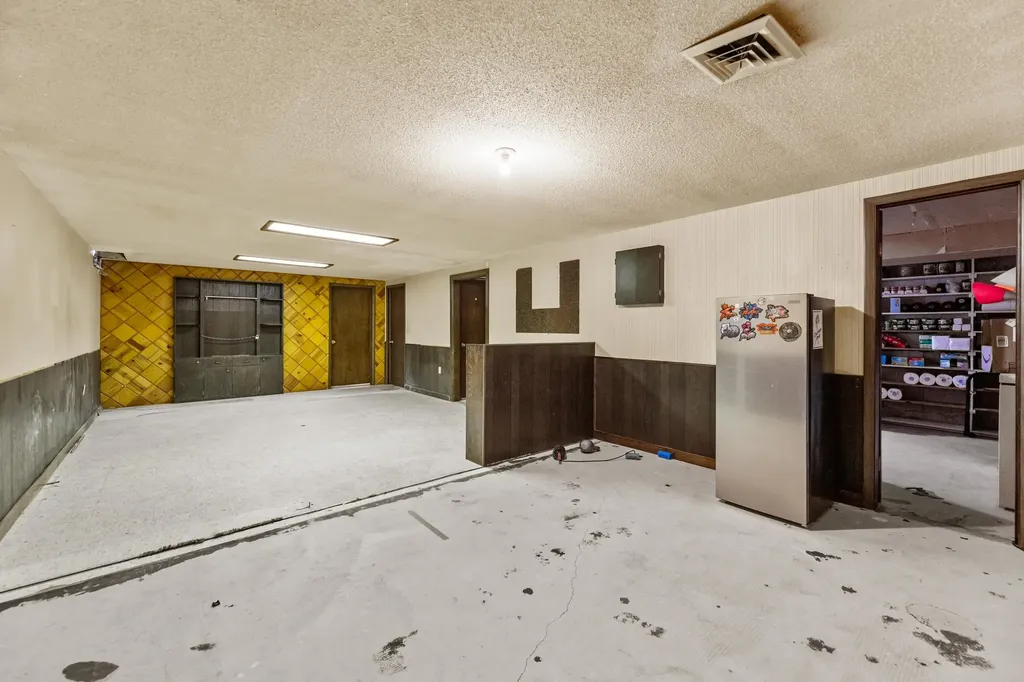 320 S 1st Avenue Clearwater KS 67026