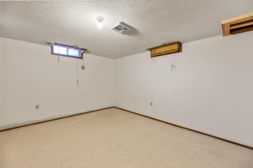 320 S 1st Avenue Clearwater KS 67026