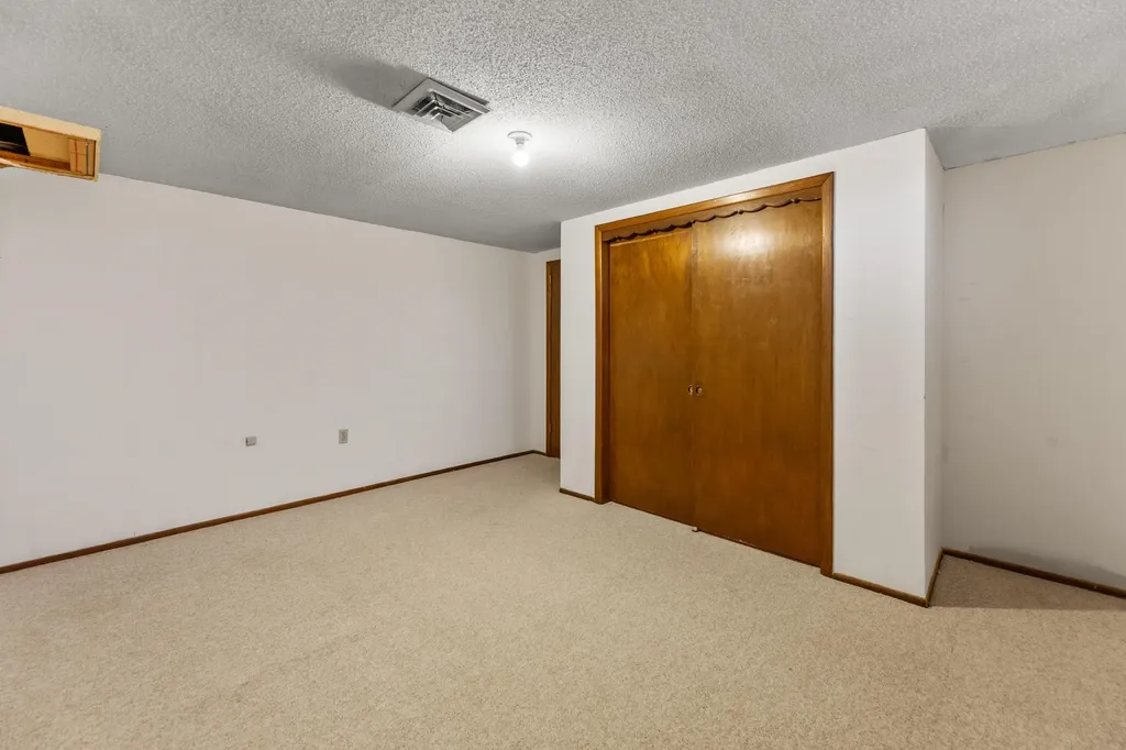 320 S 1st Avenue Clearwater KS 67026