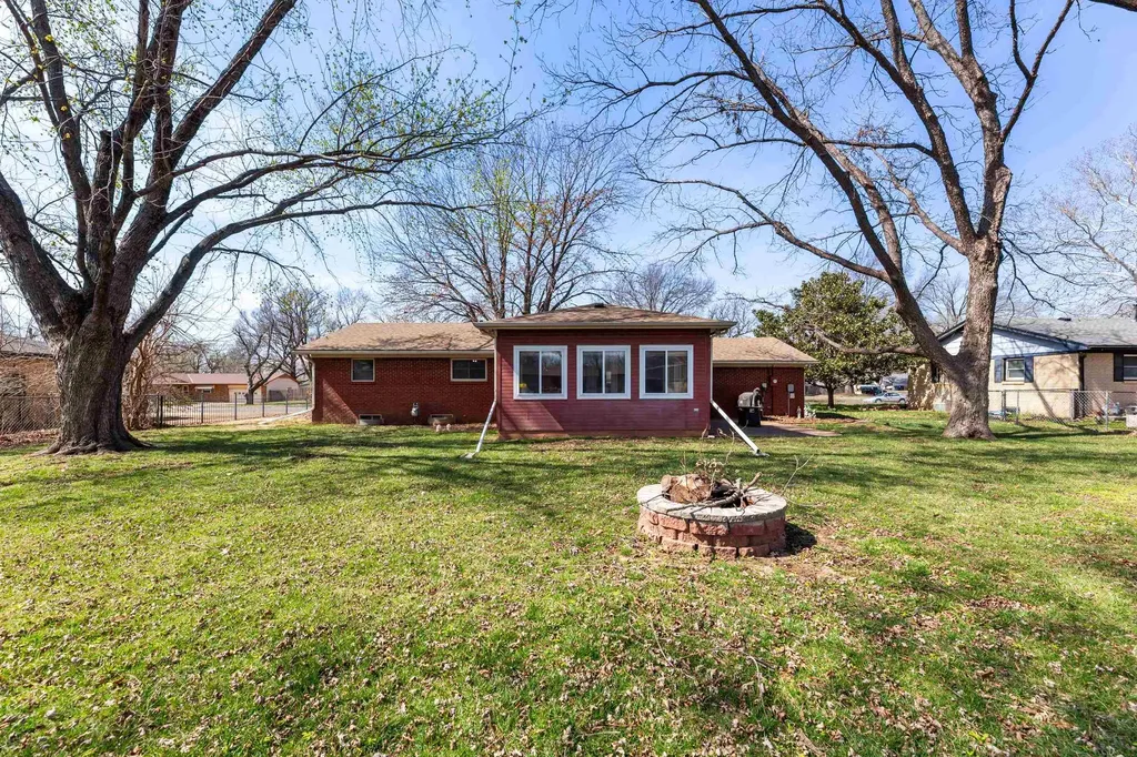 320 S 1st Avenue Clearwater KS 67026