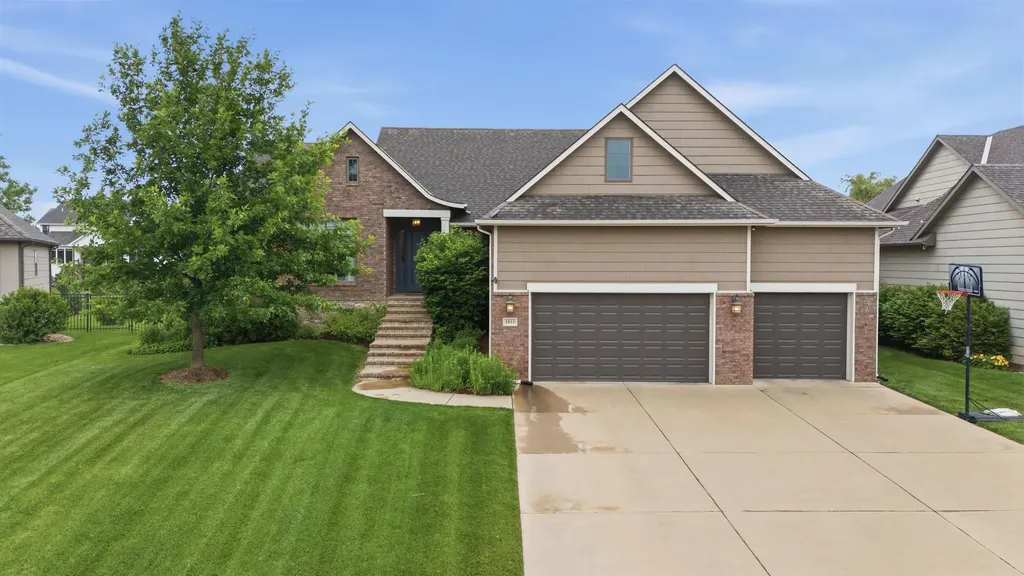 1813 N Wooddale Wichita KS 67230