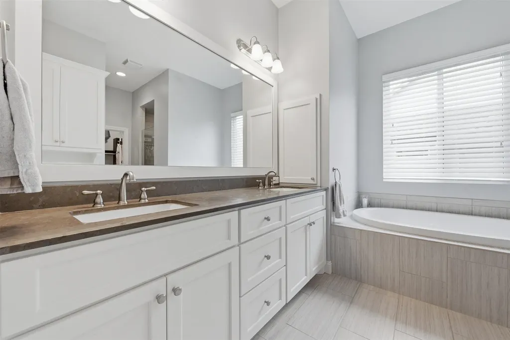 1813 N Wooddale Wichita KS 67230