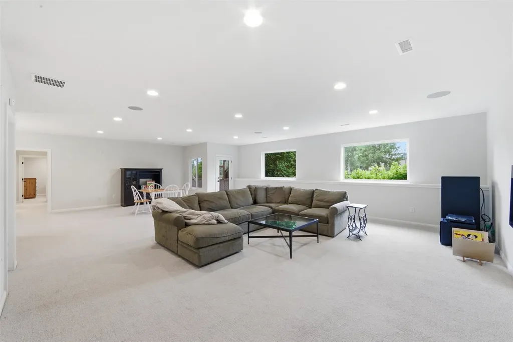1813 N Wooddale Wichita KS 67230