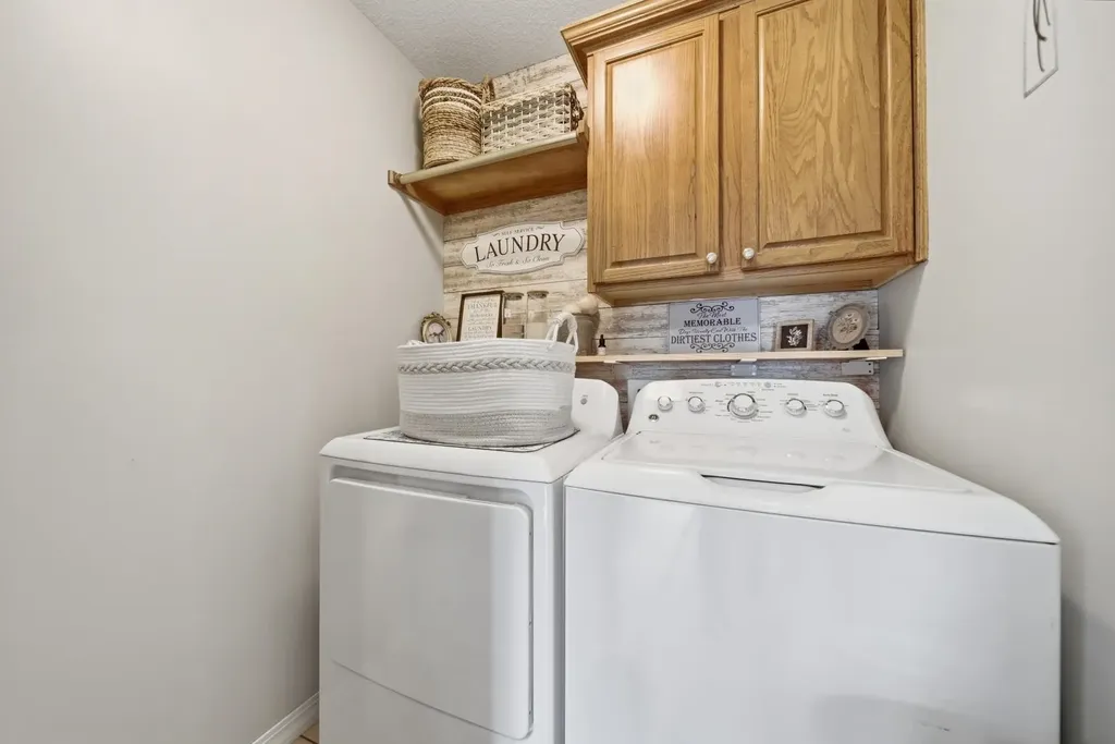 941 S Sandalwood Wichita KS 67230