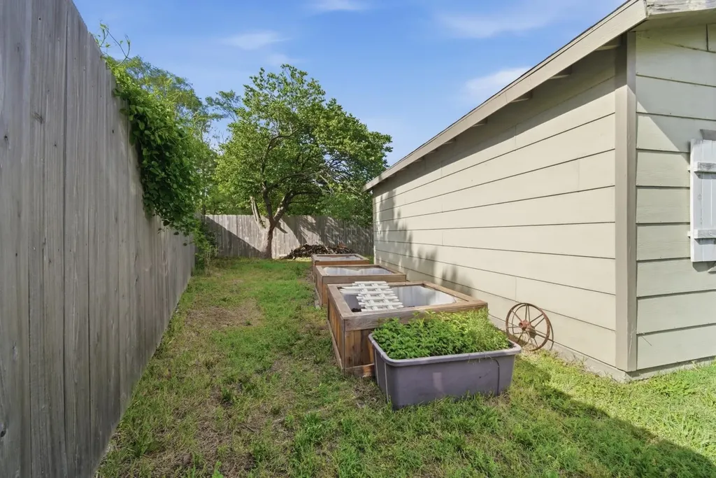 941 S Sandalwood Wichita KS 67230