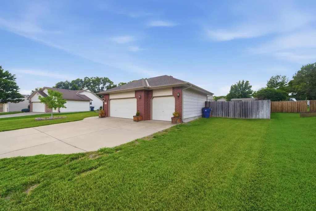 941 S Sandalwood Wichita KS 67230