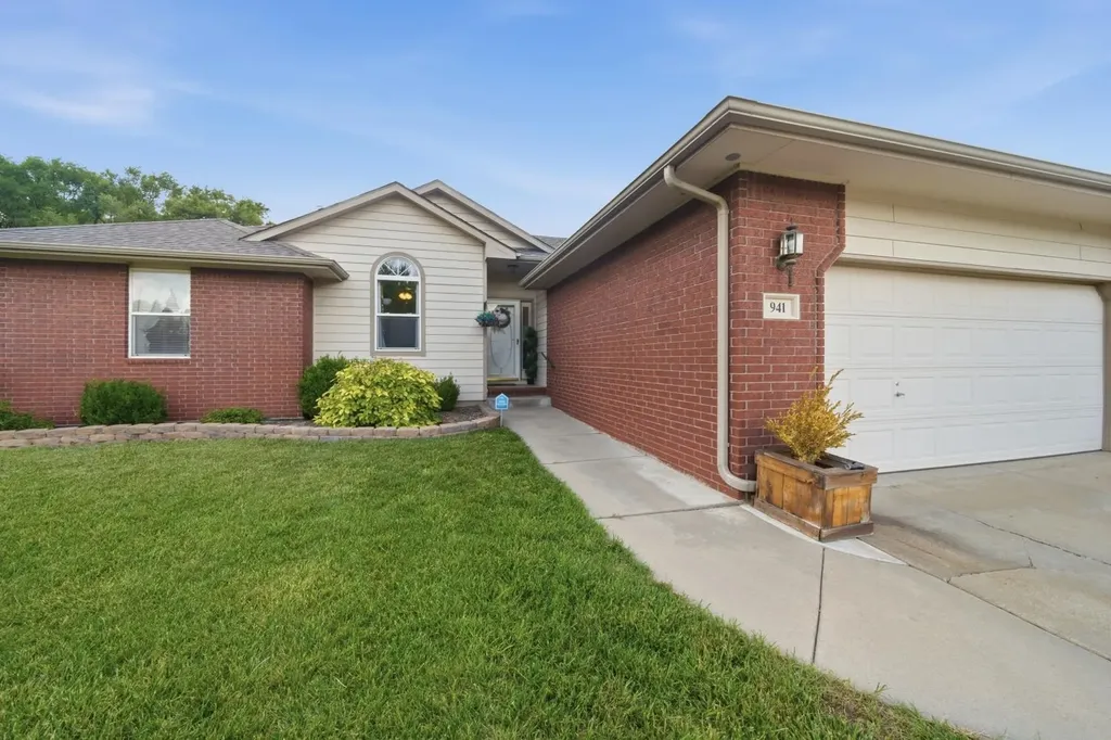 941 S Sandalwood Wichita KS 67230