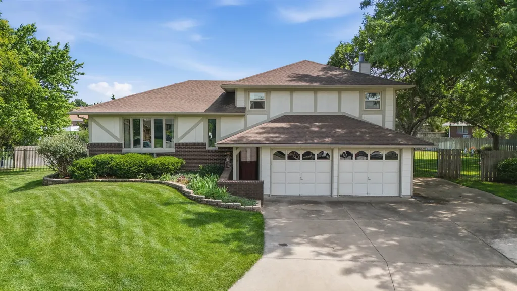 836 Trinity Court Newton KS 67114