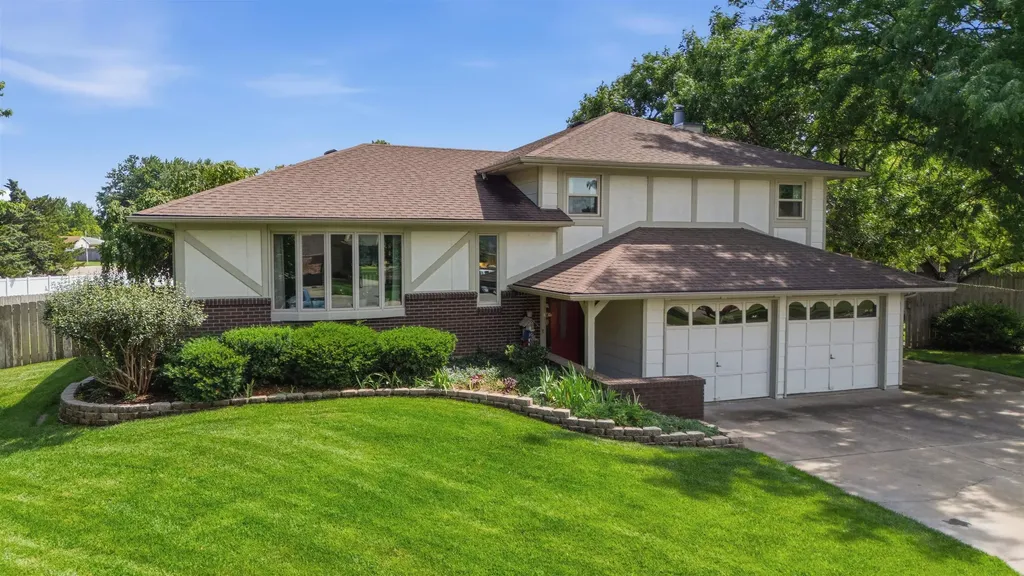 836 Trinity Court Newton KS 67114