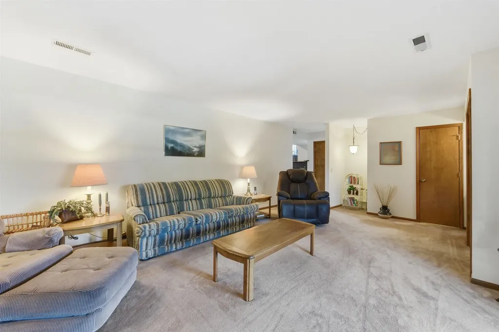 836 Trinity Court Newton KS 67114