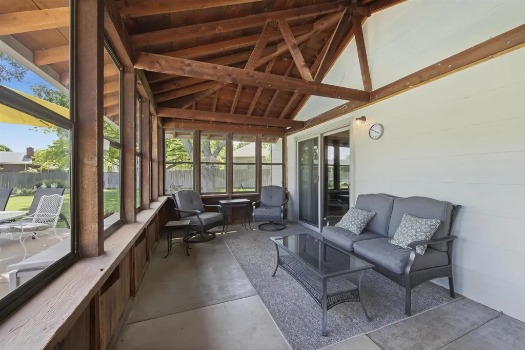836 Trinity Court Newton KS 67114