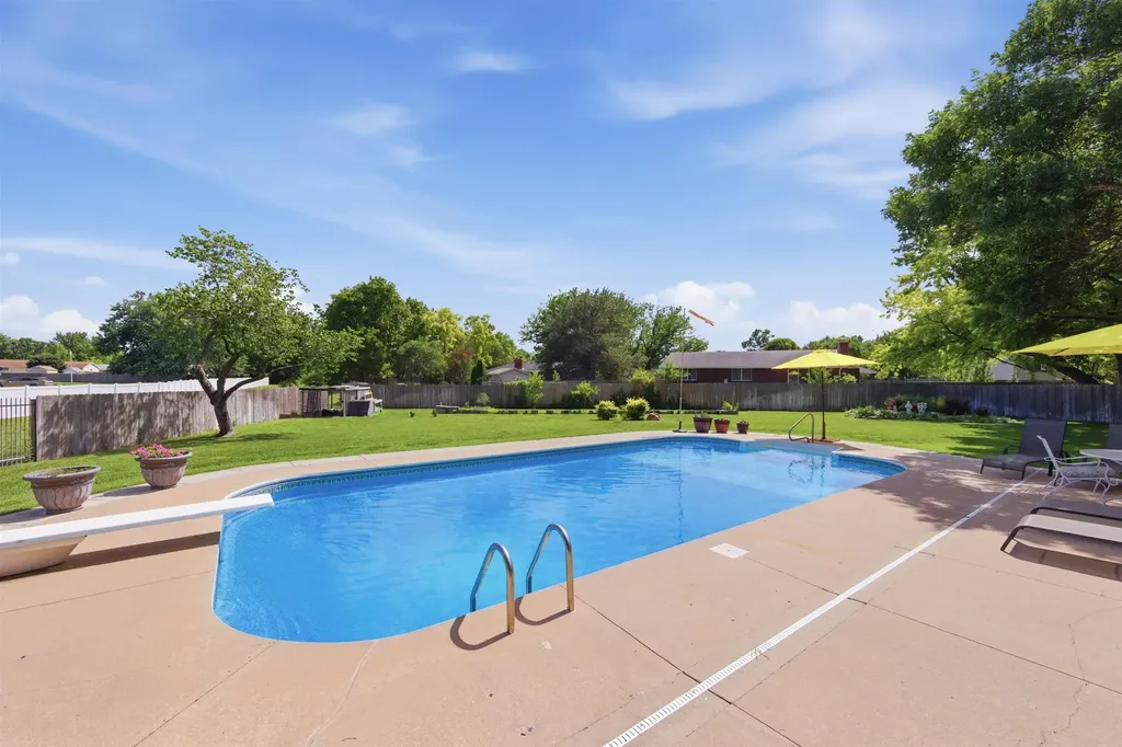 836 Trinity Court Newton KS 67114