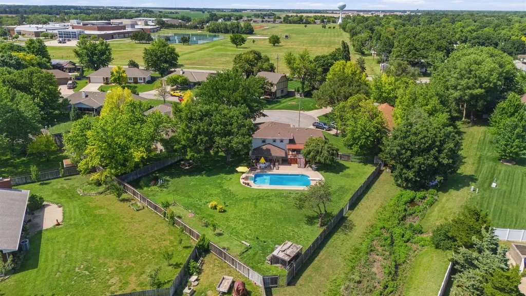 836 Trinity Court Newton KS 67114