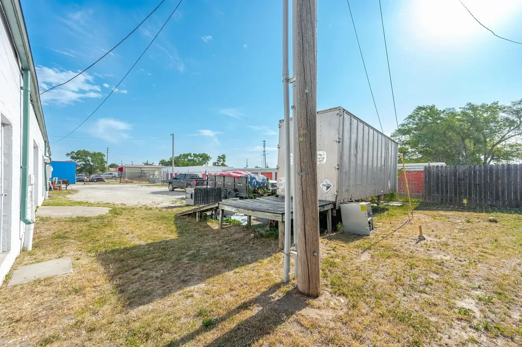 7530 N Broadway Haysville KS 67060