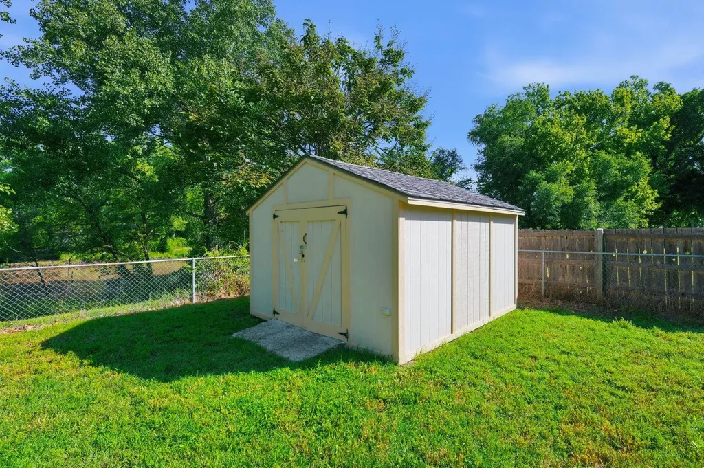 3261 N Hood Wichita KS 67204