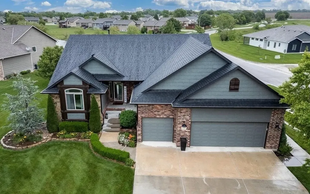2332 N Lakeview Court Andover KS 67002