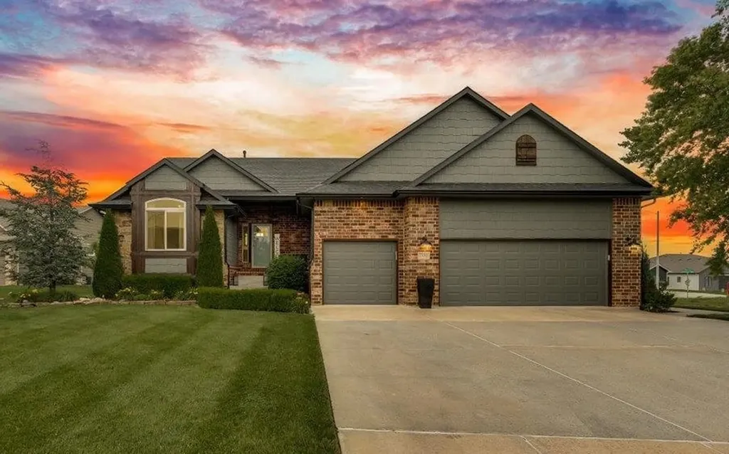 2332 N Lakeview Court Andover KS 67002