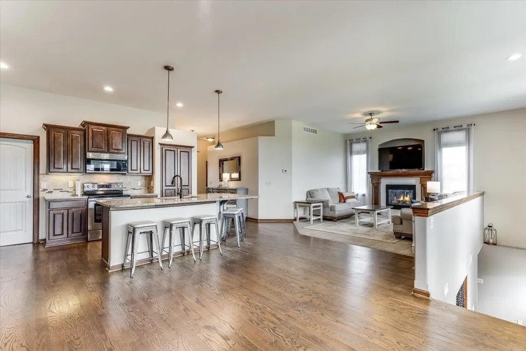 2332 N Lakeview Court Andover KS 67002