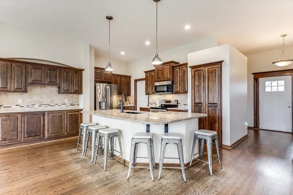 2332 N Lakeview Court Andover KS 67002