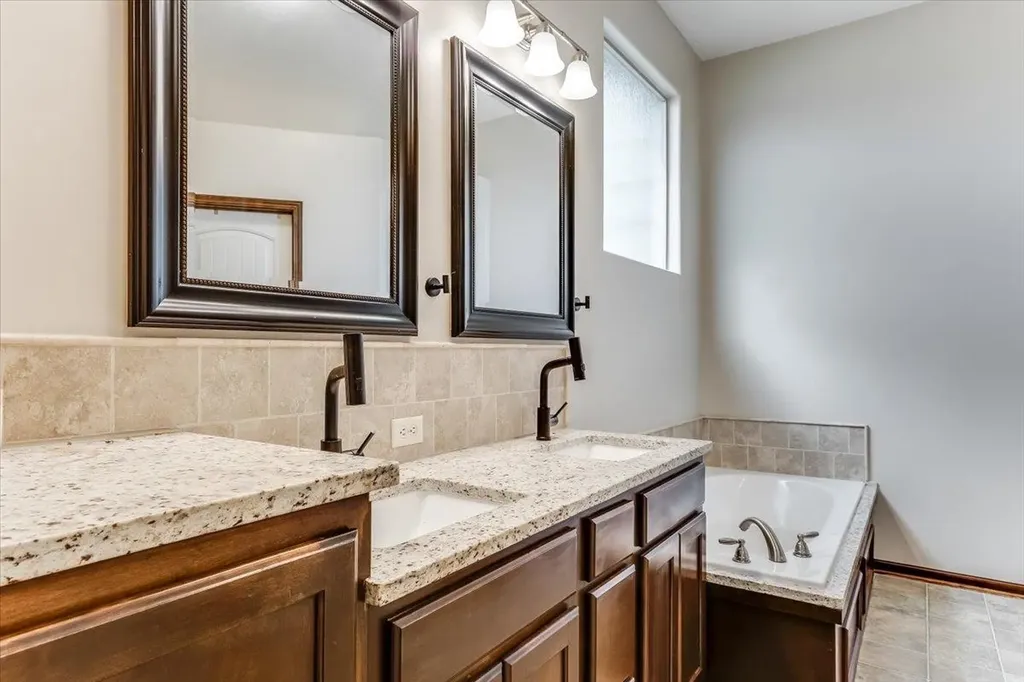 2332 N Lakeview Court Andover KS 67002