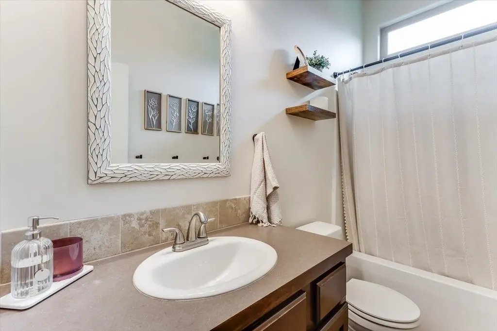 2332 N Lakeview Court Andover KS 67002