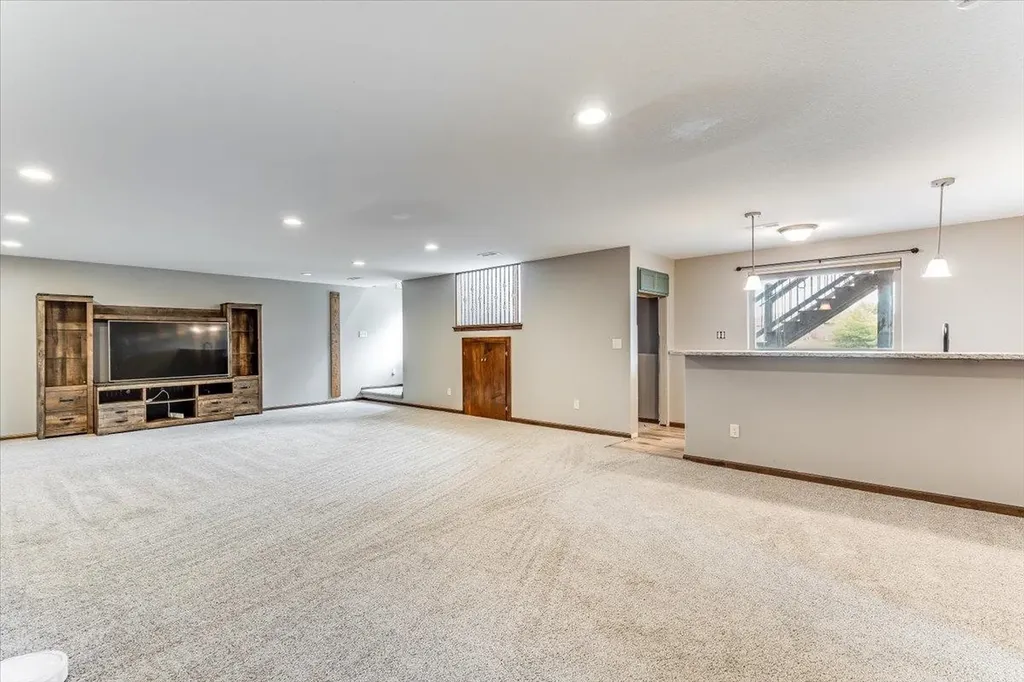 2332 N Lakeview Court Andover KS 67002