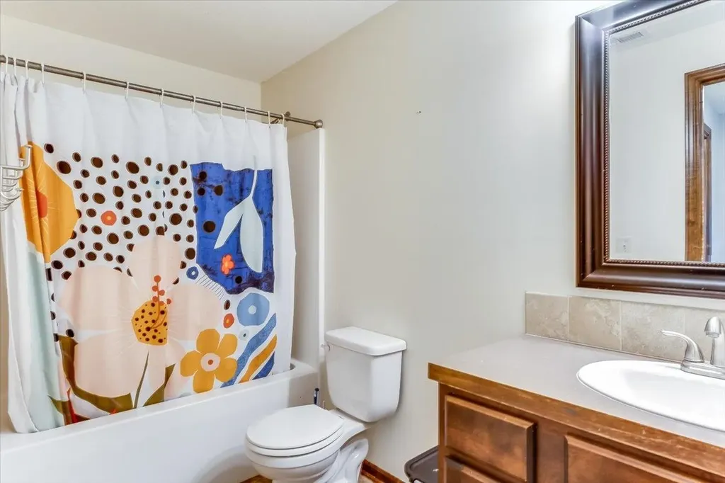 2332 N Lakeview Court Andover KS 67002