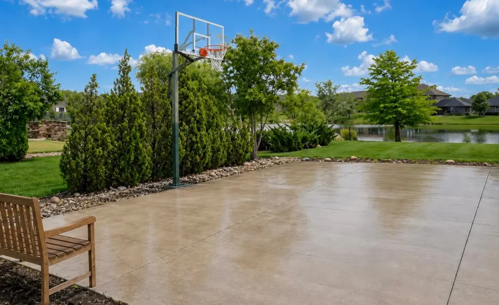 2332 N Lakeview Court Andover KS 67002