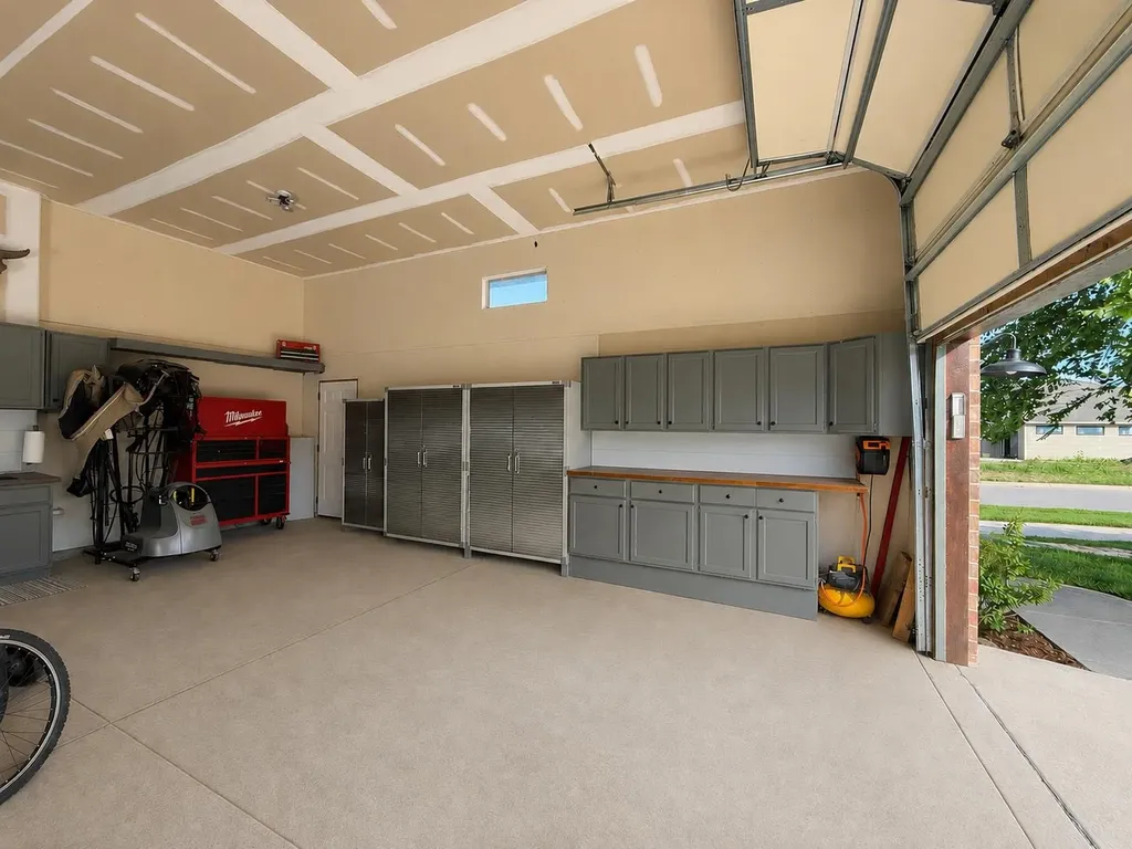 2332 N Lakeview Court Andover KS 67002