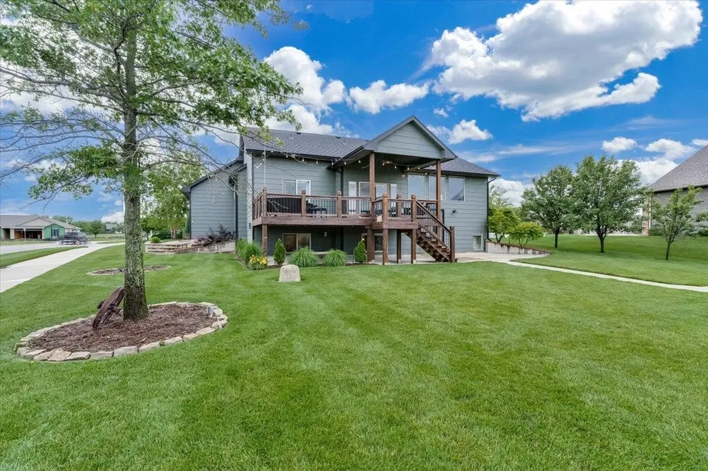 2332 N Lakeview Court Andover KS 67002
