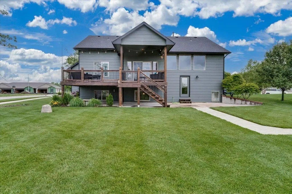 2332 N Lakeview Court Andover KS 67002