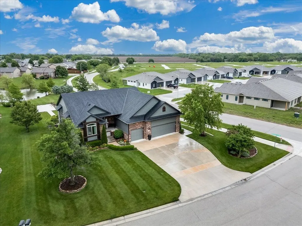 2332 N Lakeview Court Andover KS 67002