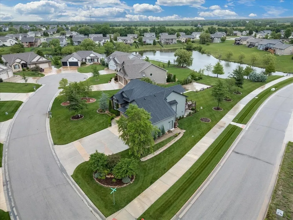 2332 N Lakeview Court Andover KS 67002