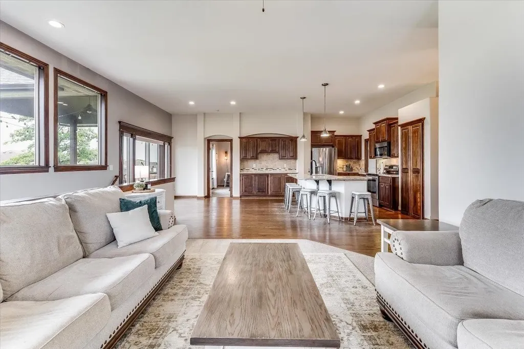 2332 N Lakeview Court Andover KS 67002