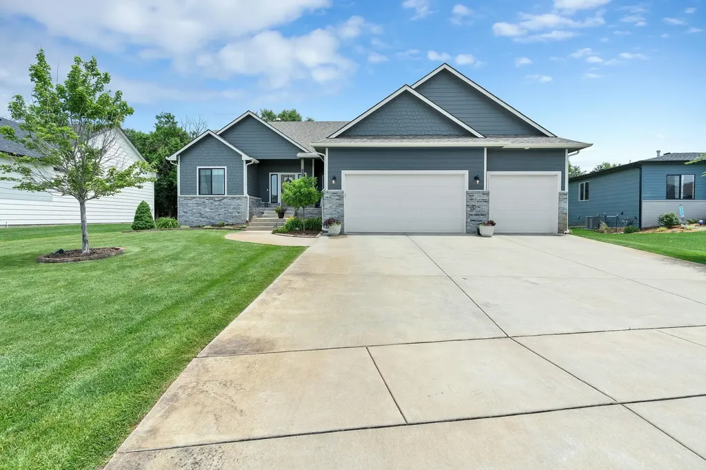 4502 N Ridge Port Wichita KS 67205