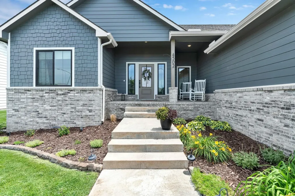 4502 N Ridge Port Wichita KS 67205