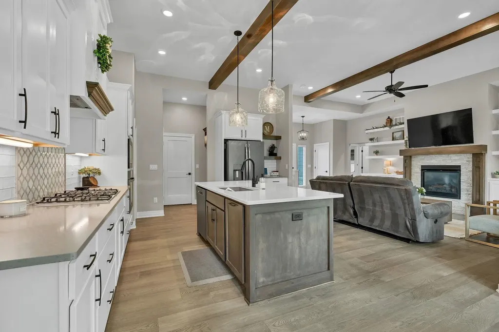 4502 N Ridge Port Wichita KS 67205