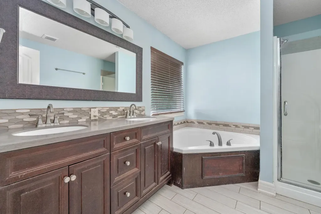 110 S Angela Circle Wichita KS 67235