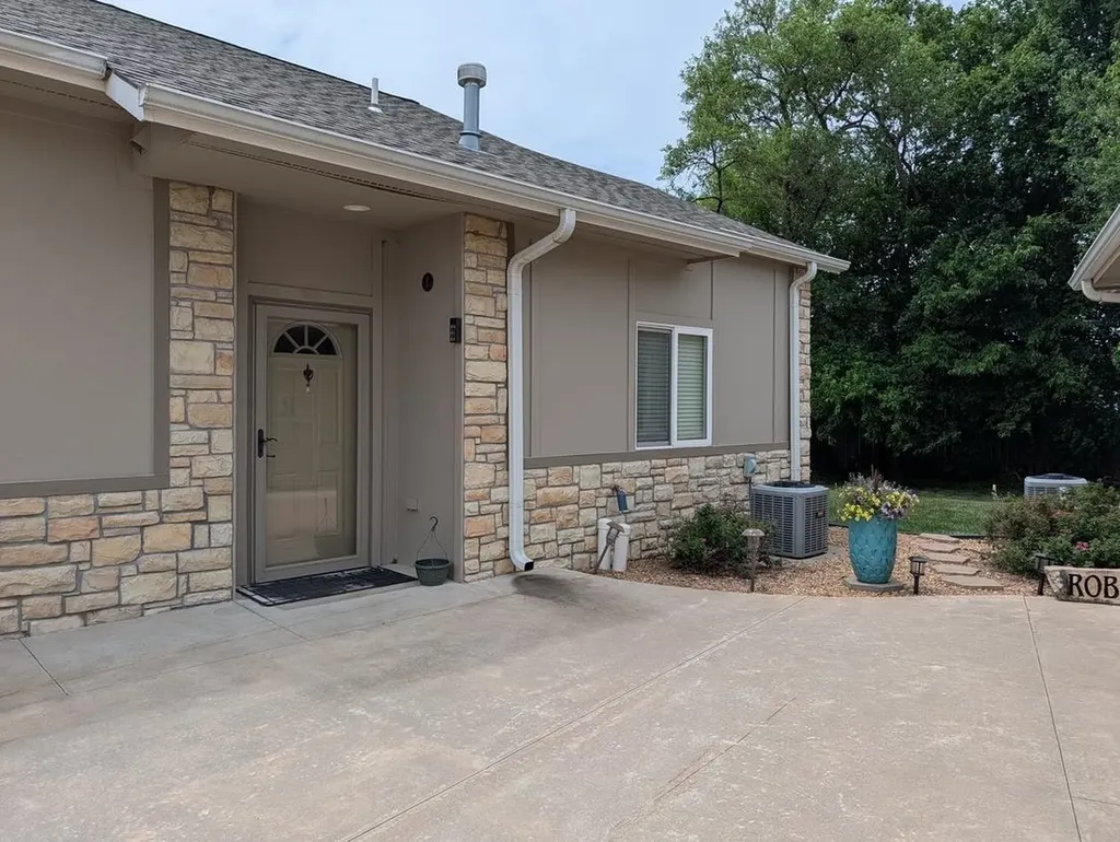 1307 N Hamilton Drive Derby KS 67037