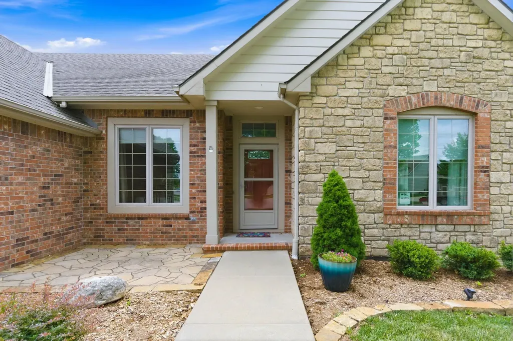 2228 N Sawgrass Derby KS 67037